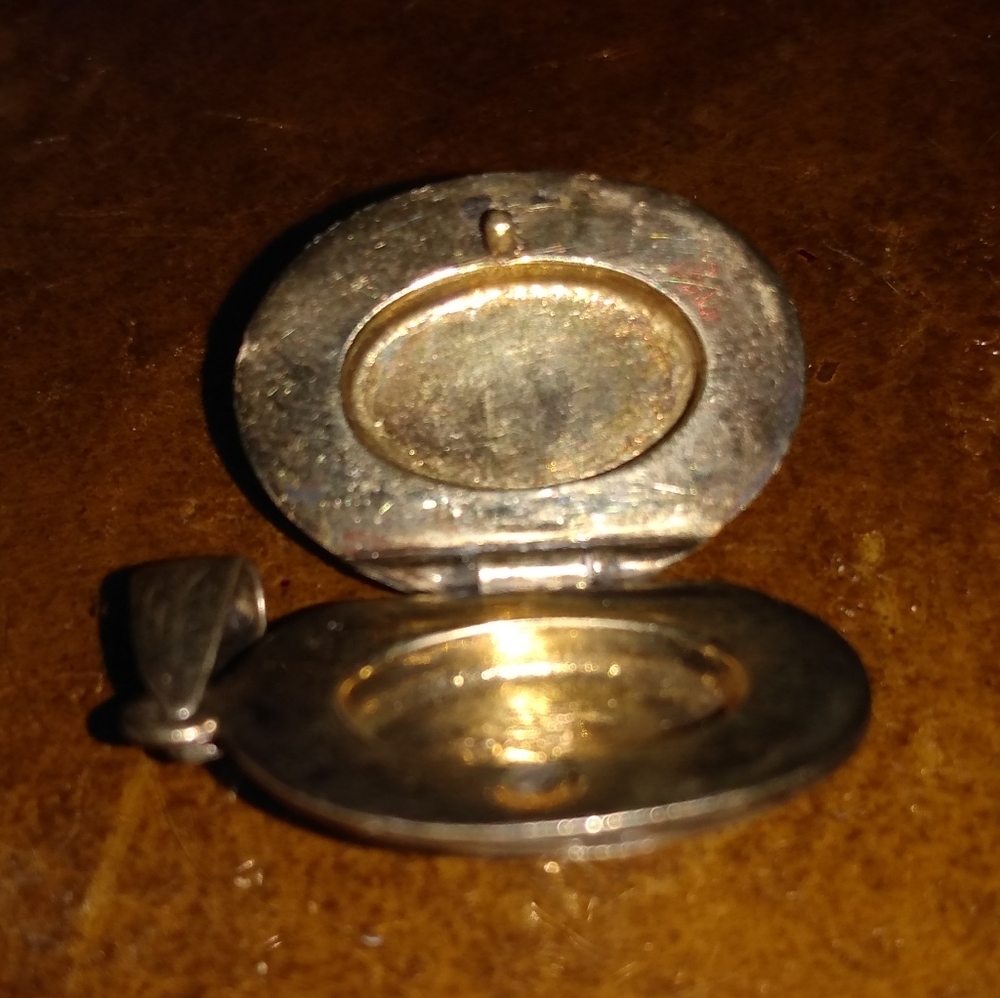 VINTAGE LOCKET - Picture 4 of 7